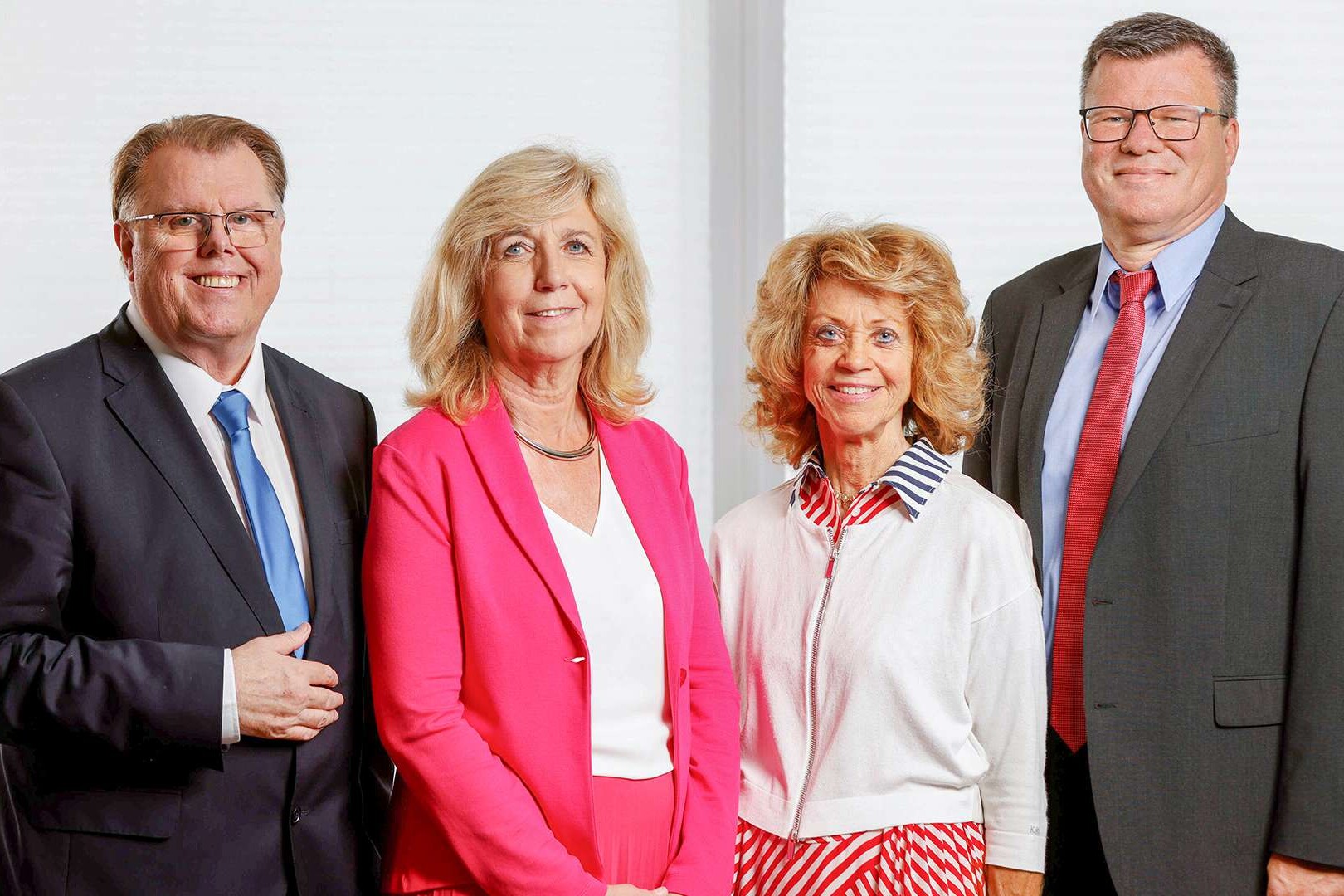 Foto der Vorstandsvorsitzenden und Vorsitzenden der Vertreterversammlung v.l.n.r.: Volker Enkerts, Gabriele Platscher, Claudia Frank, Stefan Urlaub