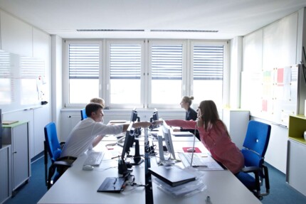 Bilderpool Büro - bc-Verlag: 4 Personen Büro