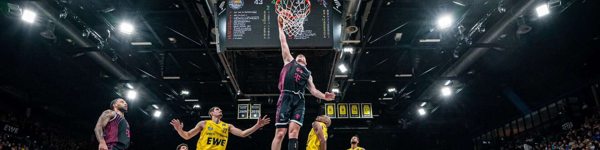 Titelbild zum Symposium Basketball - Basketballspieler in einer Spielaktion