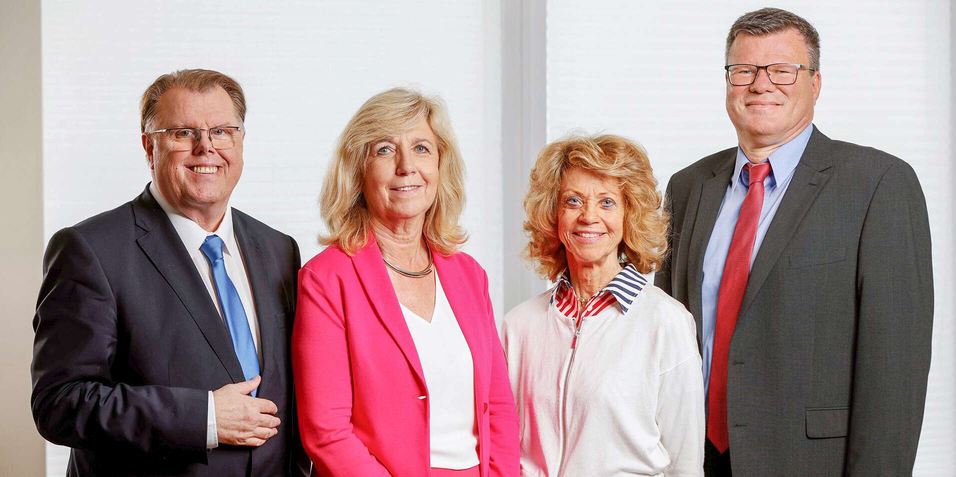Foto der Vorstandsvorsitzenden und Vorsitzenden der Vertreterversammlung v.l.n.r.: Volker Enkerts, Gabriele Platscher, Claudia Frank, Stefan Urlaub