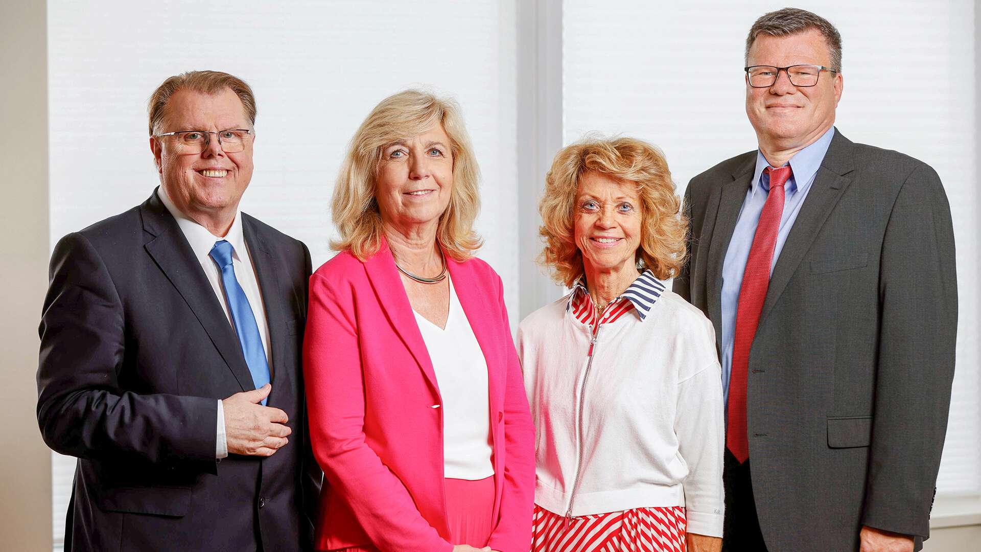 Foto der Vorstandsvorsitzenden und Vorsitzenden der Vertreterversammlung v.l.n.r.: Volker Enkerts, Gabriele Platscher, Claudia Frank, Stefan Urlaub