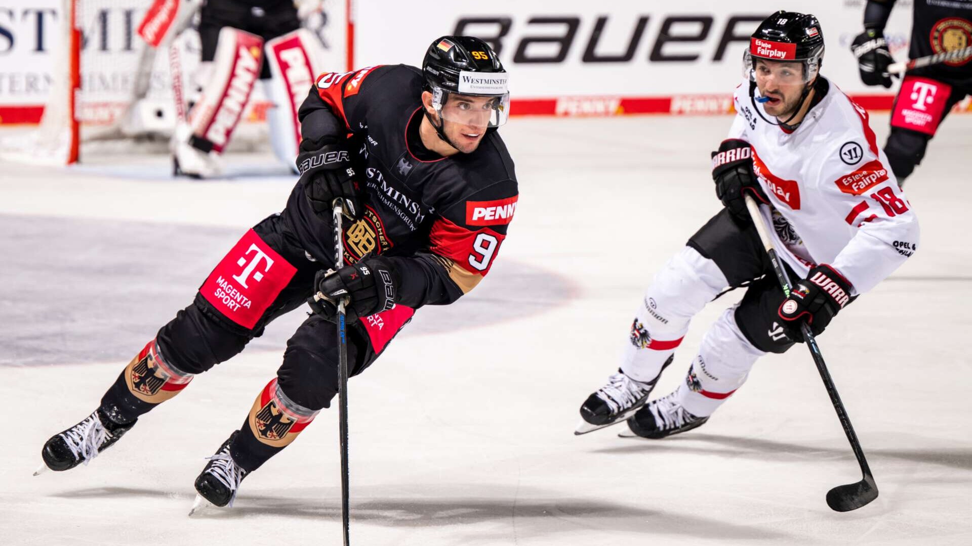 Eishockeyspieler mit Puck