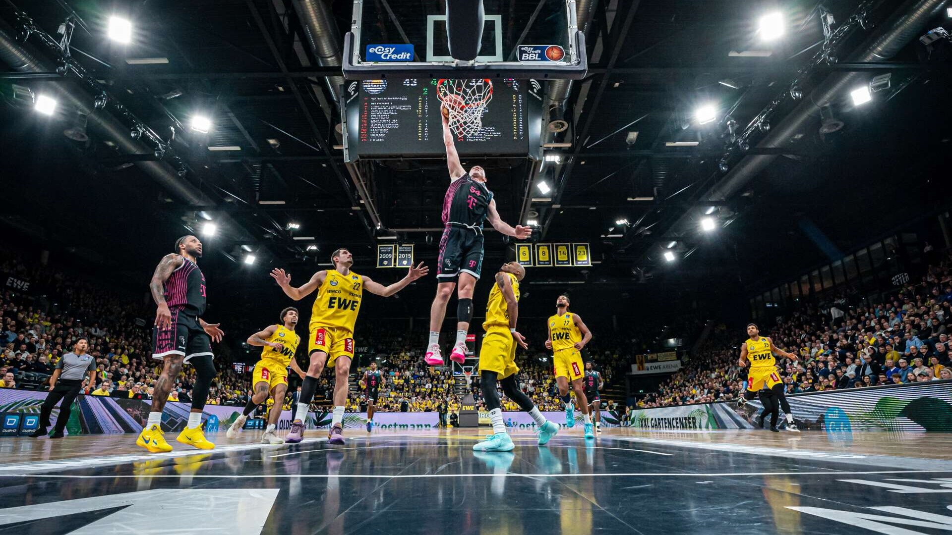 Titelbild zum Symposium Basketball - Basketballspieler in einer Spielaktion